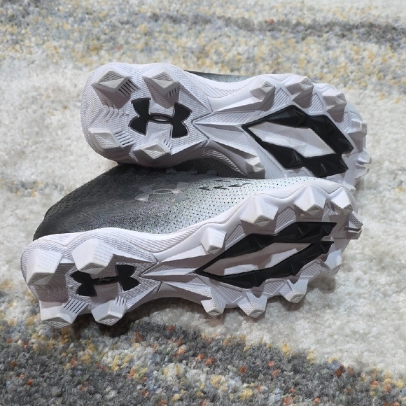 Under Armour Youth Spotlight Franchise 4 RM Football Cleats Black - Picture 7 of 9